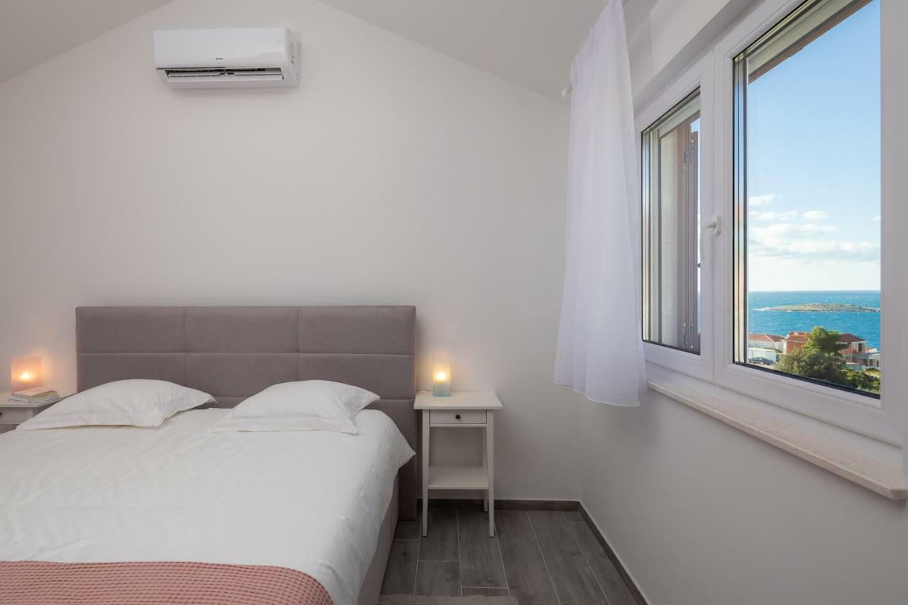 Villa Diomedes With The Sea View And The Pool Rogoznica  Luaran gambar